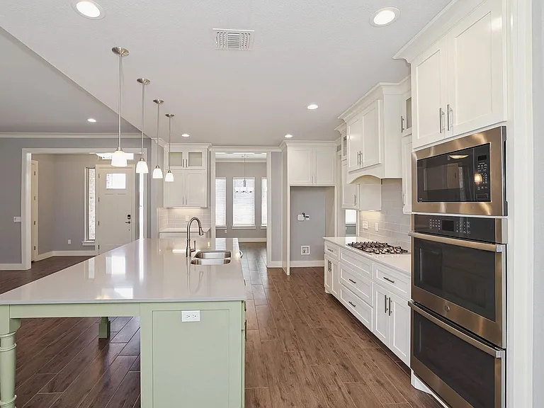 9240 Highland Springs Dr — Photo 7
