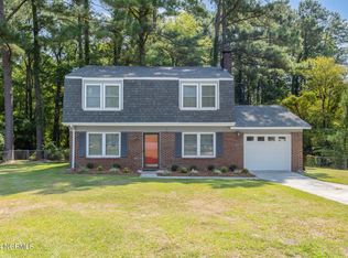 210 E Willowood Ln, Jacksonville, NC 28546