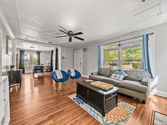 3rd image of 2807 Cain Blvd