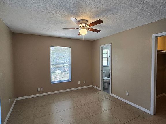 5th image of 702 SE 47th St #2