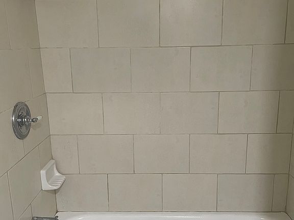 bathtub w tile