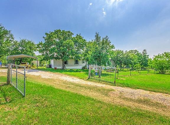 3rd image of 138 Sunny Oaks Dr