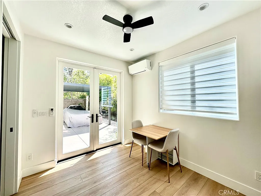 1 bed, 300 sqft, $2,350 — Photo 2