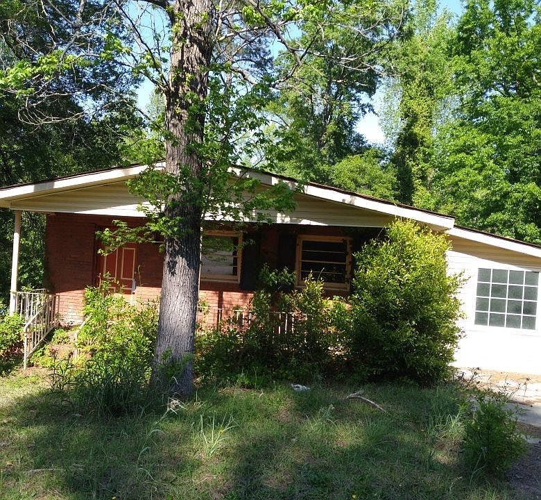 2nd image of 3695 Lindsey Dr