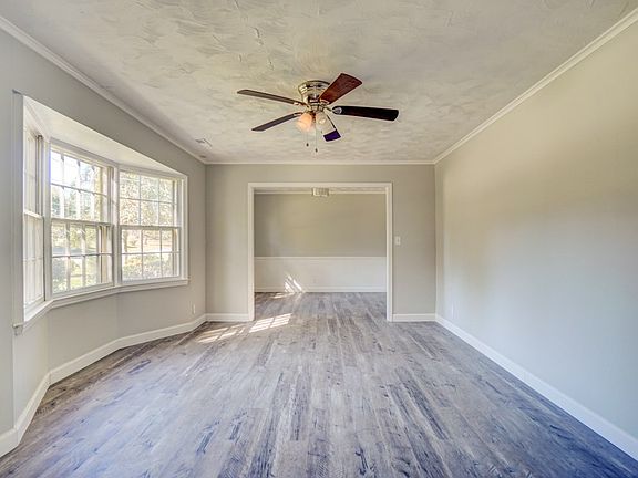 5th image of 327 Weblin St