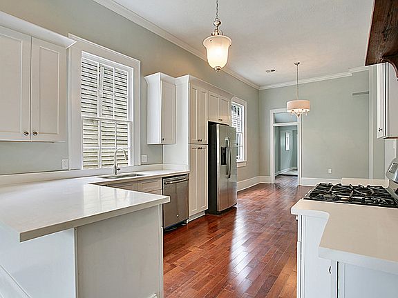 5th image of 2032 Jena St