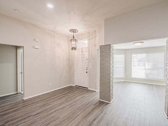 2nd image of 633 Dover Heights Trl