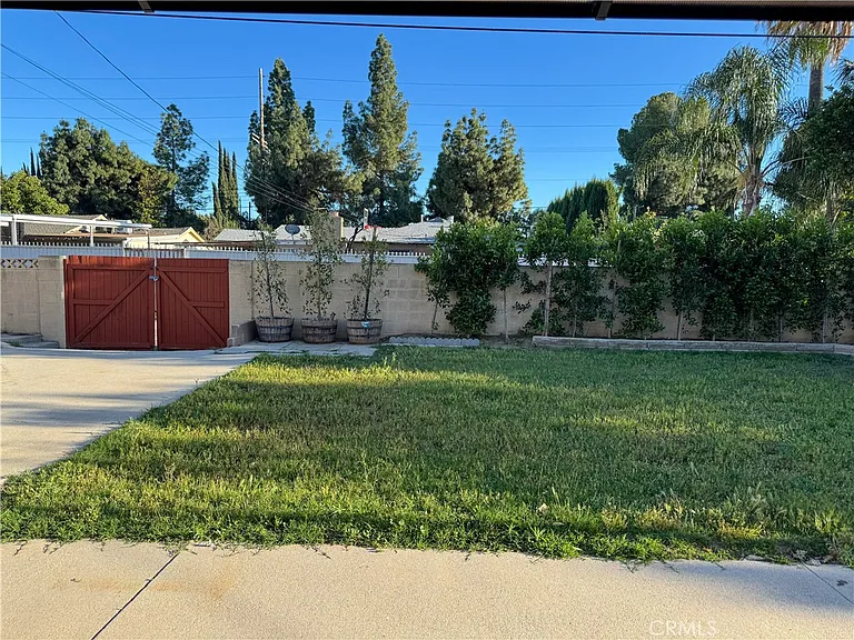 22908 Lull St — Photo 18