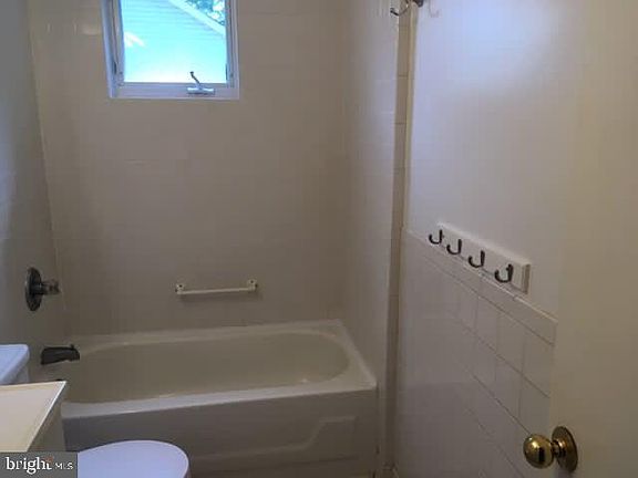 5th image of 183 Wakefield Dr