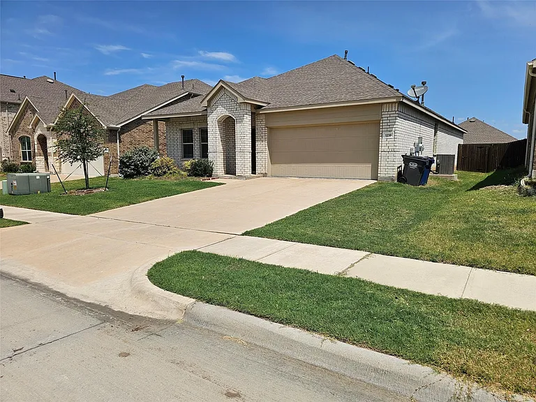 1216 Smoketree Ln — Photo 1