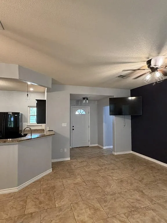 484 Cordova Ter — Photo 3