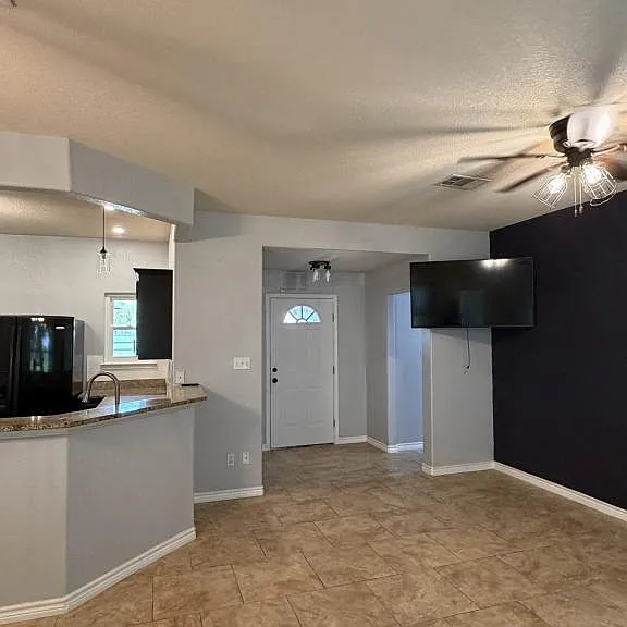 484 Cordova Ter — Photo 3