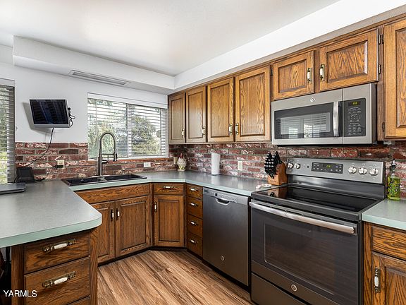 10605SummitviewExt_22