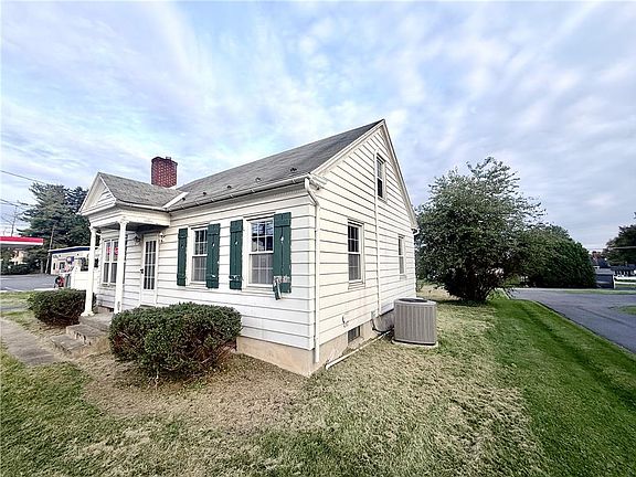 2nd image of 124 E Lawn Rd