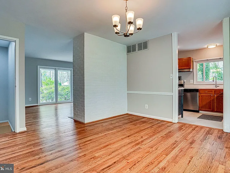 7430 Hastings St — Photo 13