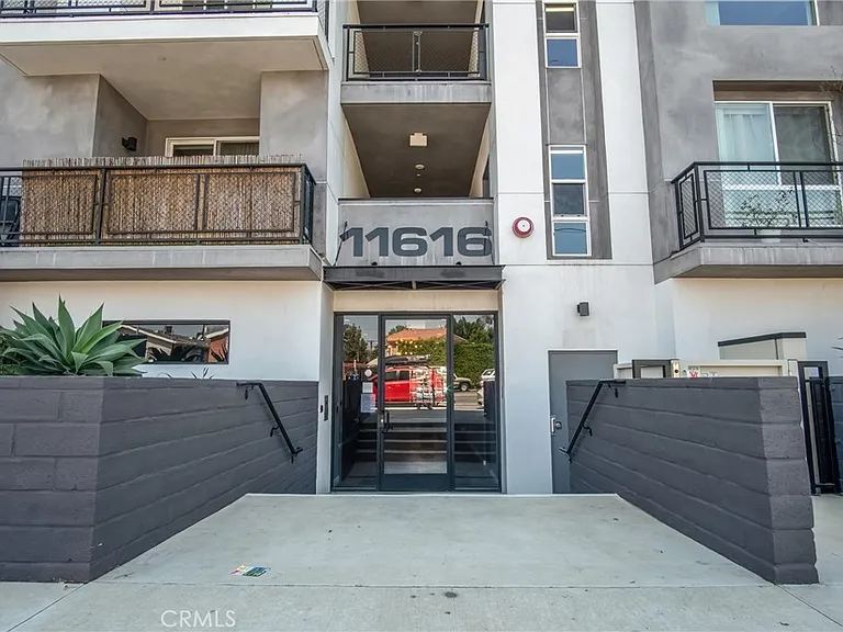 11616 Burbank Blvd #305 — Photo 23