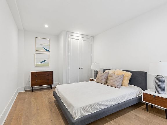5th image of 14809 Northern Blvd APT 1D