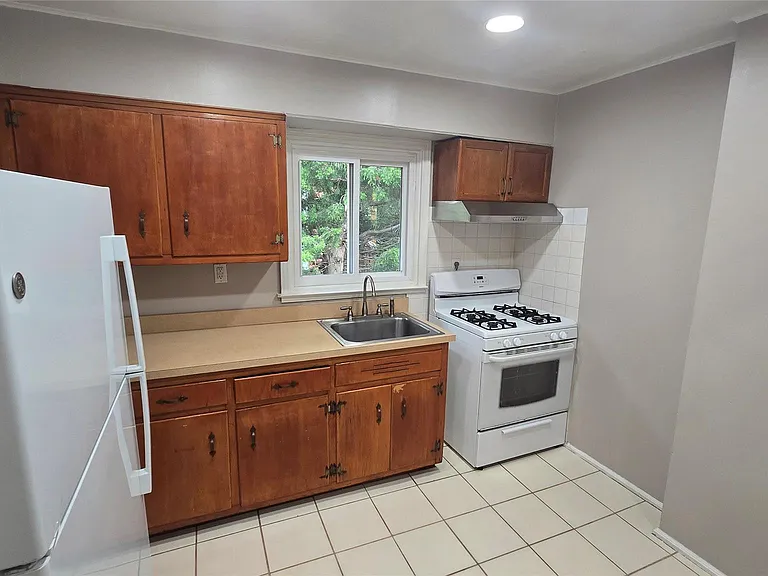 465 Magnolia Blvd — Photo 5