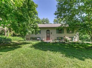 11322 Hubbard Rd, Kansas City, KS 66109