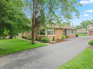 9965 Elm Circle Dr, Oak Lawn, IL 60453