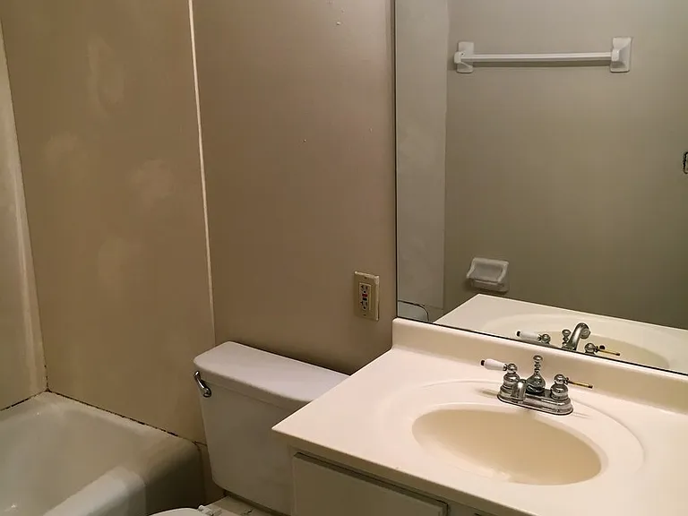 712-714 Riverview Dr — Photo 9