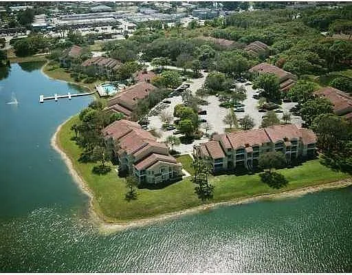 2 bed, 2.0 bath, 1256 sqft, $1,999 — Photo 2