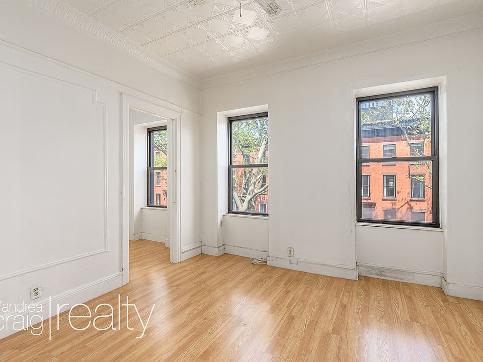 1st image of 392 De Graw St #2