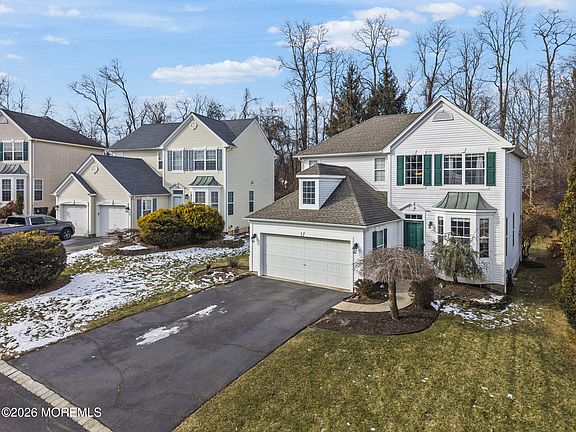 3rd image of 1 Raleigh Pass