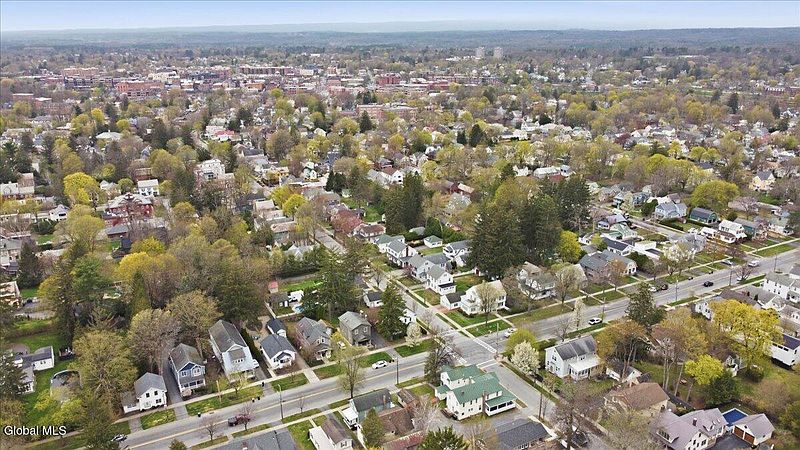 3rd image of 214 East Avenue