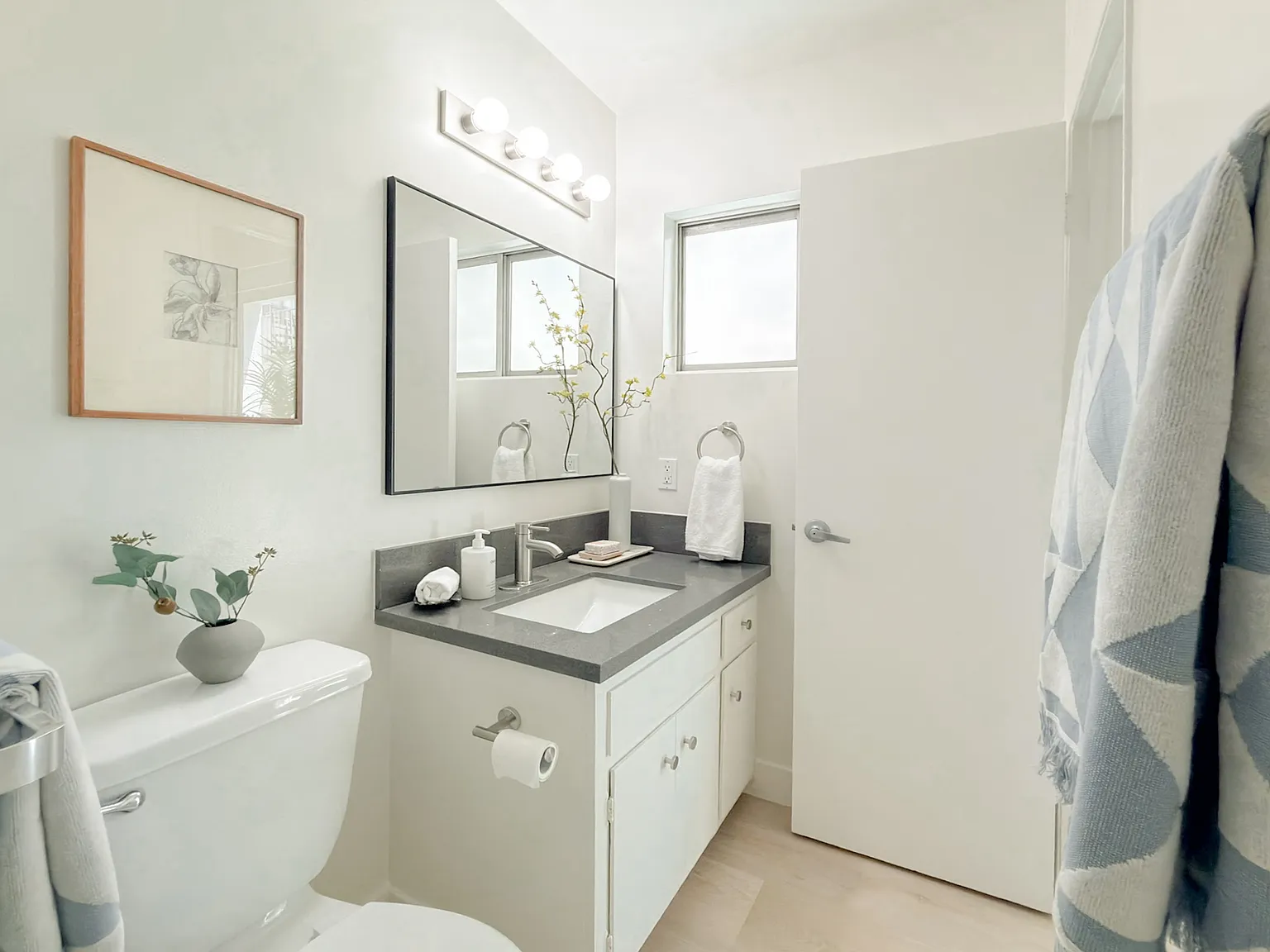 Townhouse Apartments — Photo 4