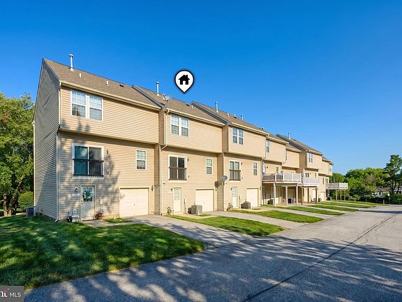 4th image of 1144 Blue Bird Ln #18