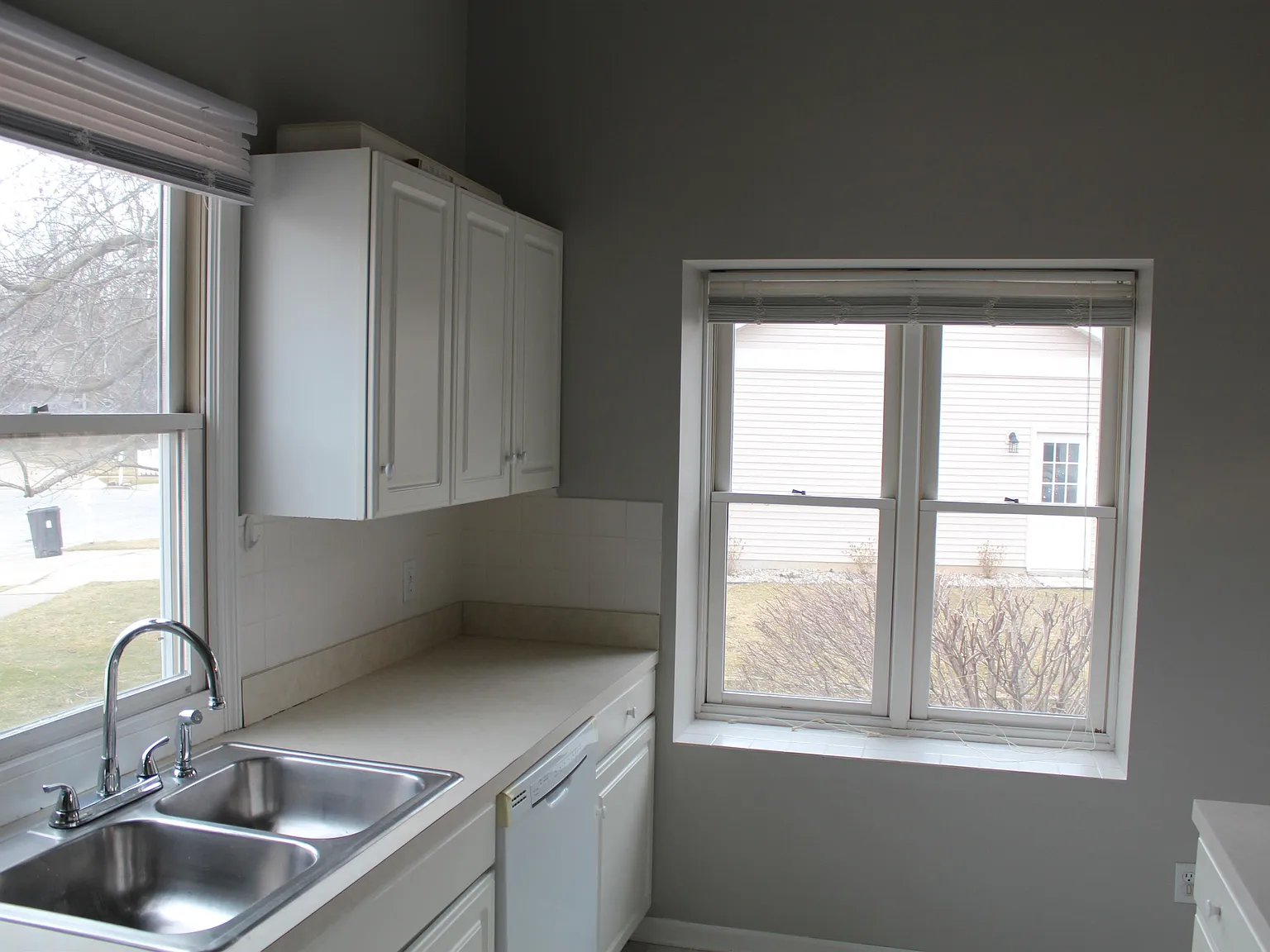 3 bed, 4.0 bath, 2000 sqft, $2,100 — Photo 4
