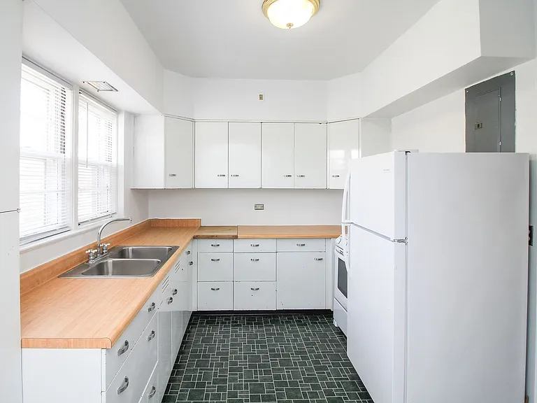 703 S Summit Ave — Photo 45