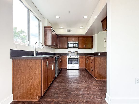5th image of 4112 Whitsett Ave Unit 202