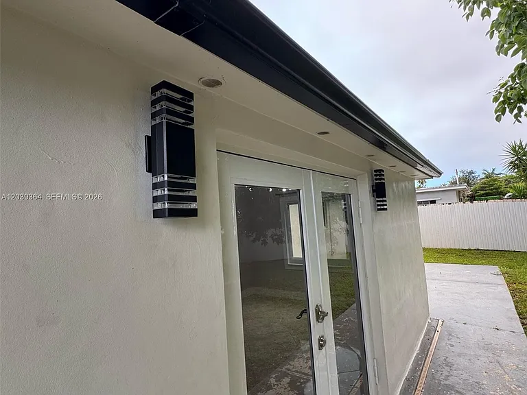 2181 SW 50th Ave — Photo 16
