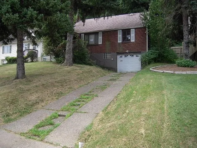 2914 Blackridge Ave photo 1