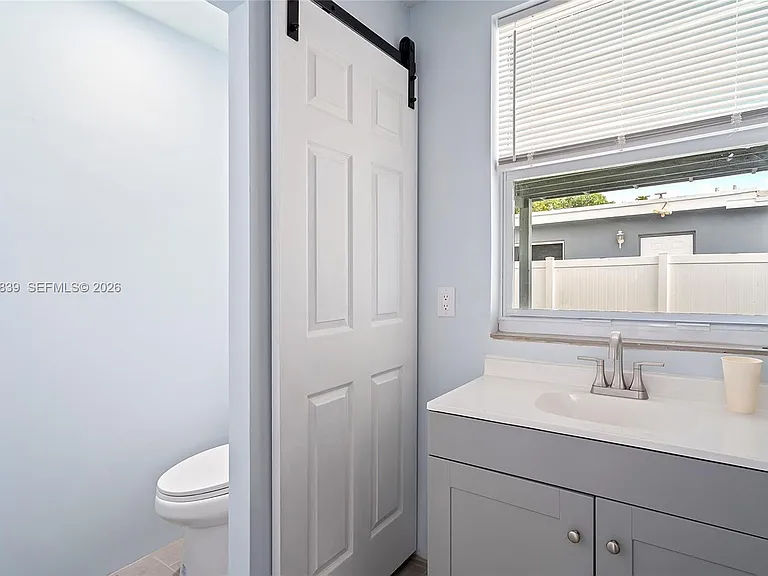 644 SW 7th Ct — Photo 24
