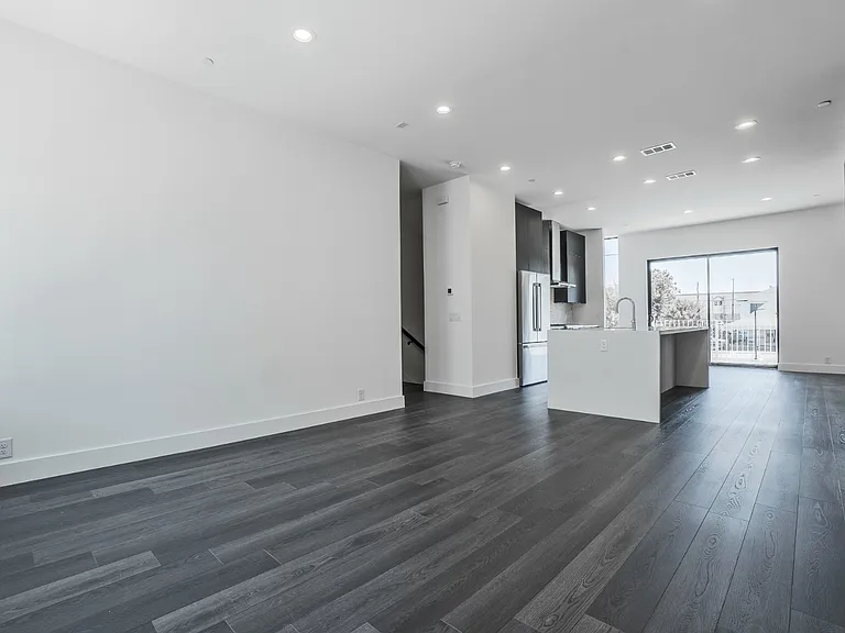 4322 Roseland Ave #9 — Photo 4