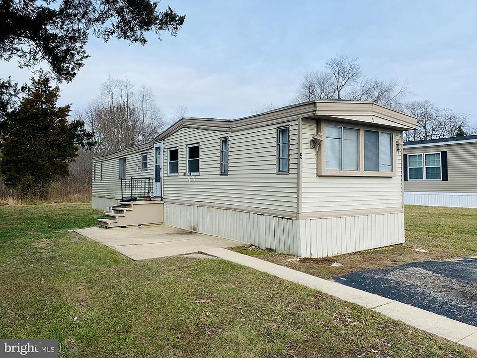 1st image of 1976 N East Ave Unit 5