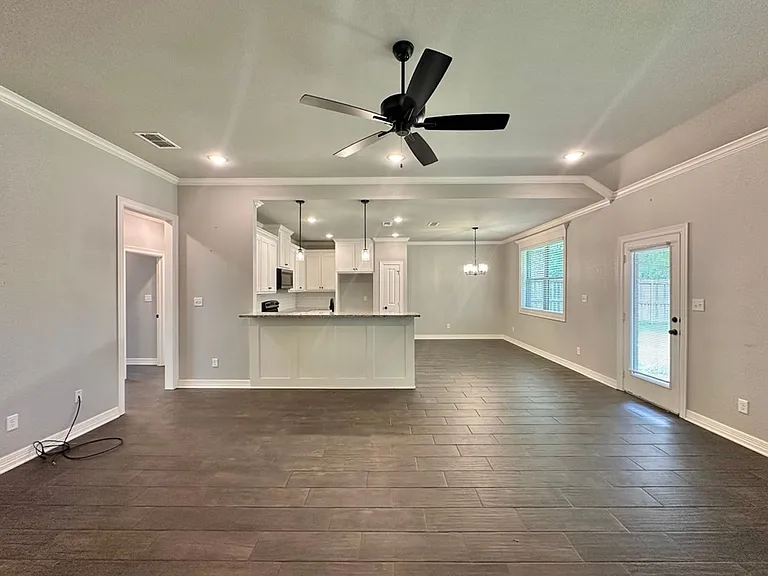 109 Rose Row Ln — Photo 4