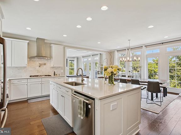 4th image of 6031 Florence Ln
