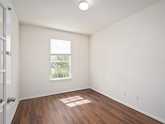 5th image of 2334 Lawn Crest Dr