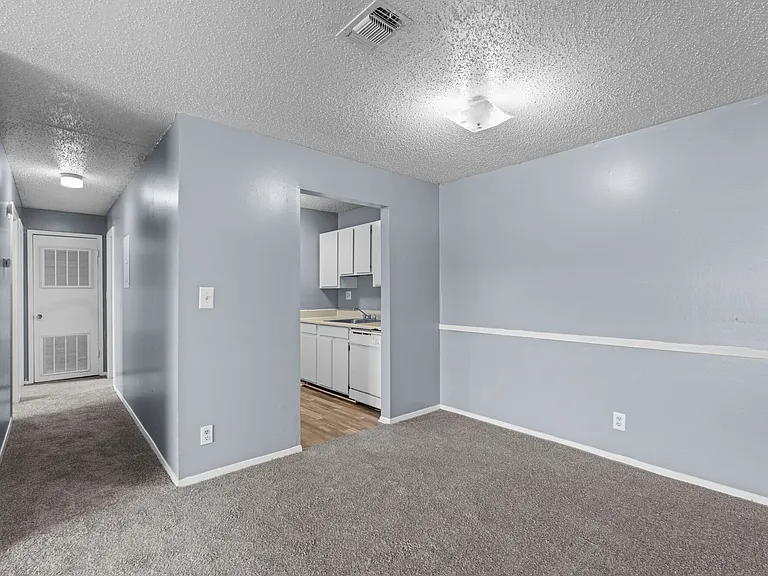 Creekside Apartments — Photo 29