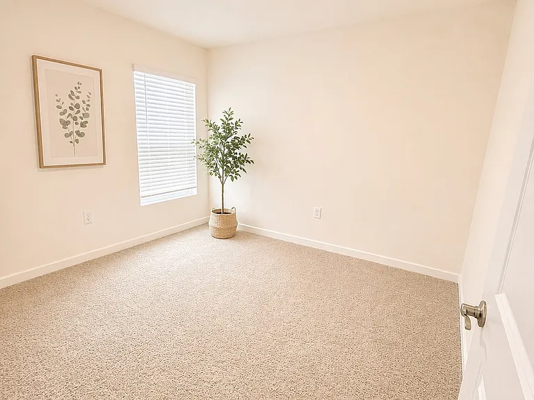 2855 NE 20th Ter — Photo 11