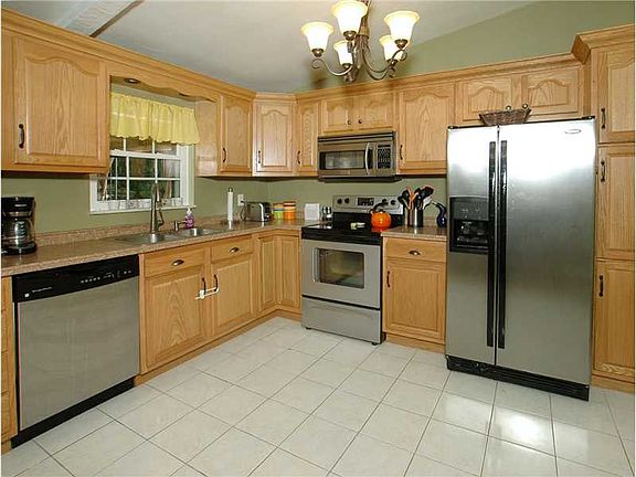 2nd image of 114 Skyview Dr