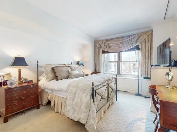 360 East 72nd Street image 11 of 22