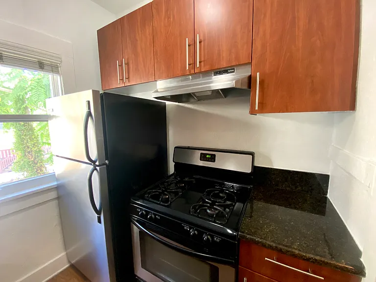 Valencia Village Lofts — Photo 9