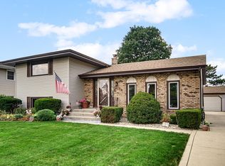 9430 Southmoor Ave, Highland, IN 46322