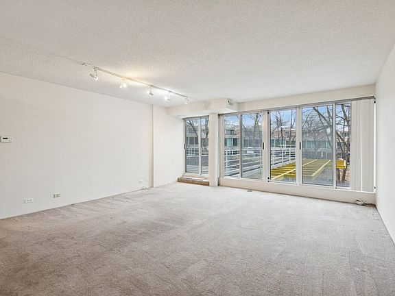 3rd image of 2555 Gross Point Rd APT 101