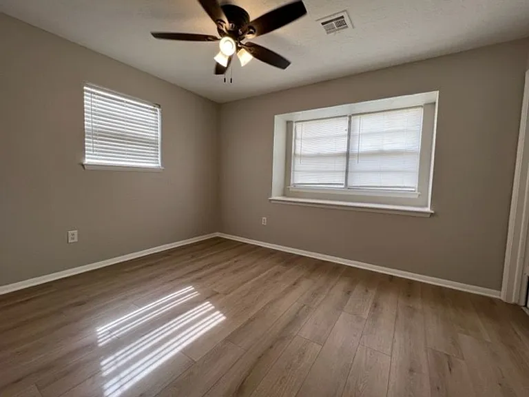130 NE Fullerton St — Photo 7